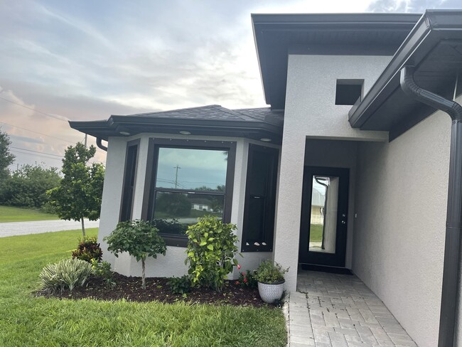 2116 NE 8th Pl, Unit 2116 in Cape Coral, FL - Foto de edificio - Building Photo