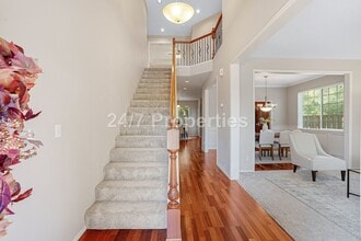 7001 SW Bouchaine St in Wilsonville, OR - Building Photo - Building Photo