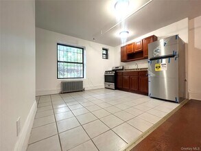911 Greene Ave in Brooklyn, NY - Building Photo - Building Photo