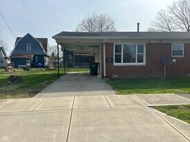 511 S Maple St in Fortville, IN - Building Photo