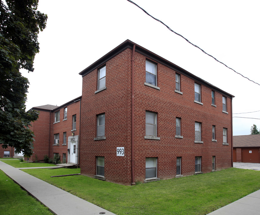 993 O'connor Dr in Toronto, ON - Building Photo