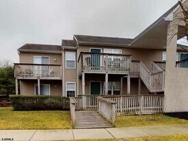 551 London Ct in Egg Harbor Township, NJ - Building Photo