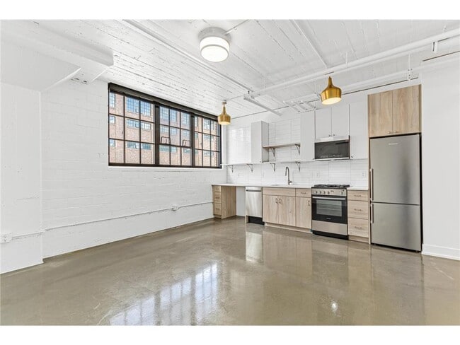 property at 608 N 3rd St