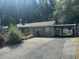 837 NE 194th St in Shoreline, WA - Building Photo