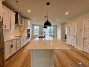 527 Munson Woods Walk in Short Pump, VA - Foto de edificio - Building Photo