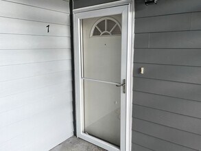 250 Lone Pine Ln in The Dalles, OR - Building Photo - Building Photo