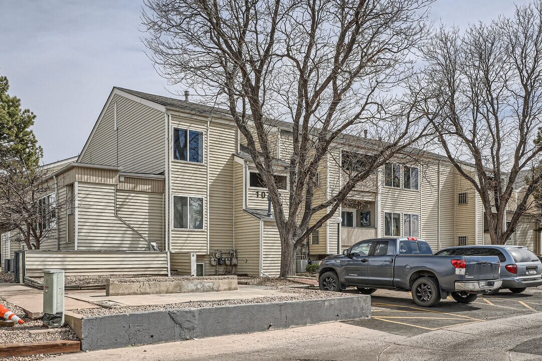 10702 E Exposition Ave, Unit 203 in Aurora, CO - Building Photo