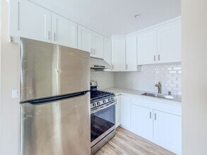 1301 Kingswood Way in Oxnard, CA - Building Photo - Building Photo