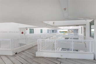 1133 102nd St in Bay Harbor Islands, FL - Foto de edificio - Building Photo