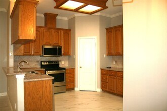 302 Friends Knoll Ln in Friendswood, TX - Foto de edificio - Building Photo