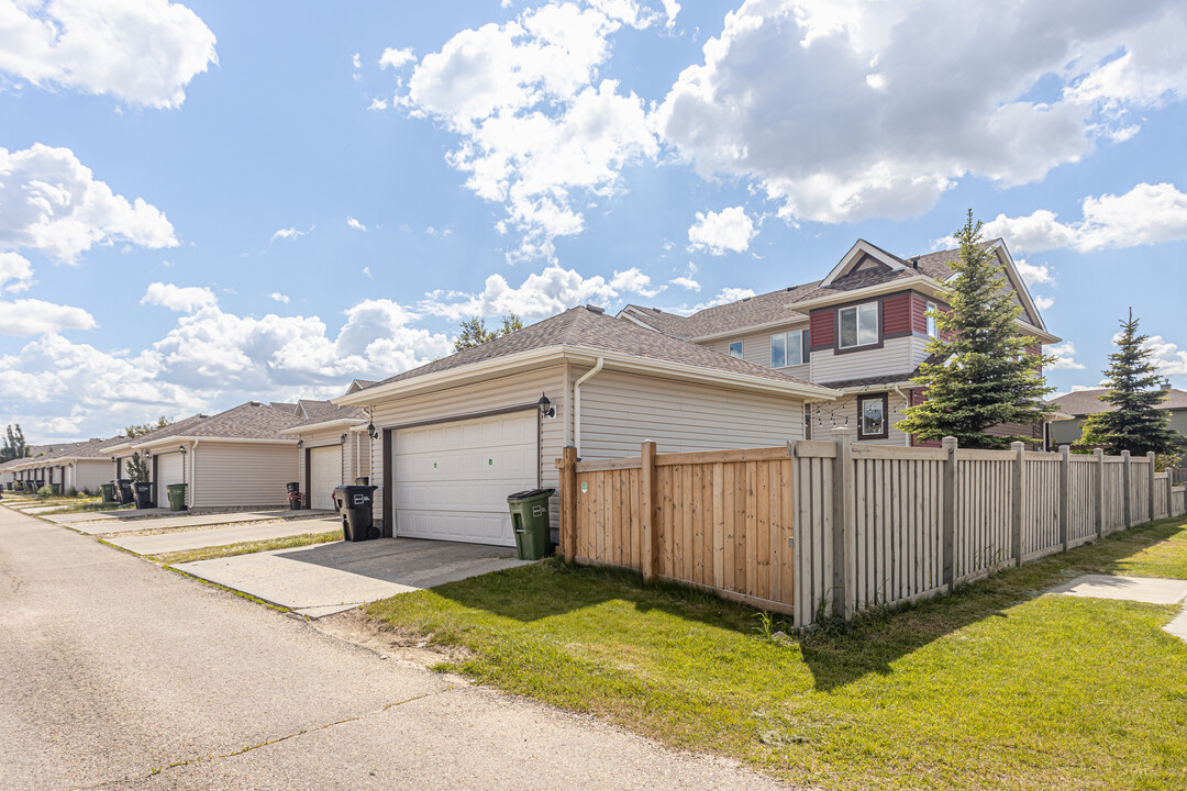 448 Chappelle Dr SW in Edmonton, AB - Building Photo