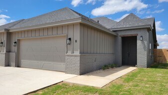 7128 22nd Pl in Lubbock, TX - Building Photo