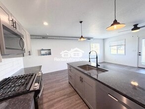 2103 Willis Ave in Perry, IA - Building Photo - Building Photo