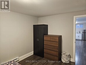 34 Robinter Dr in Toronto, ON - Building Photo - Building Photo