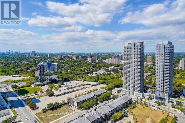 135 Village Green Square in Toronto, ON - Building Photo - Building Photo