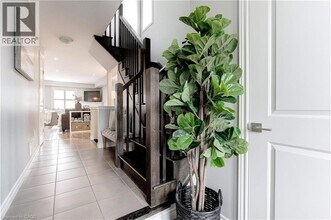 172 Westbank Trail in Hamilton, ON - Building Photo - Building Photo