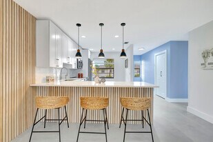 7898 Eastlake Dr in Boca Raton, FL - Building Photo