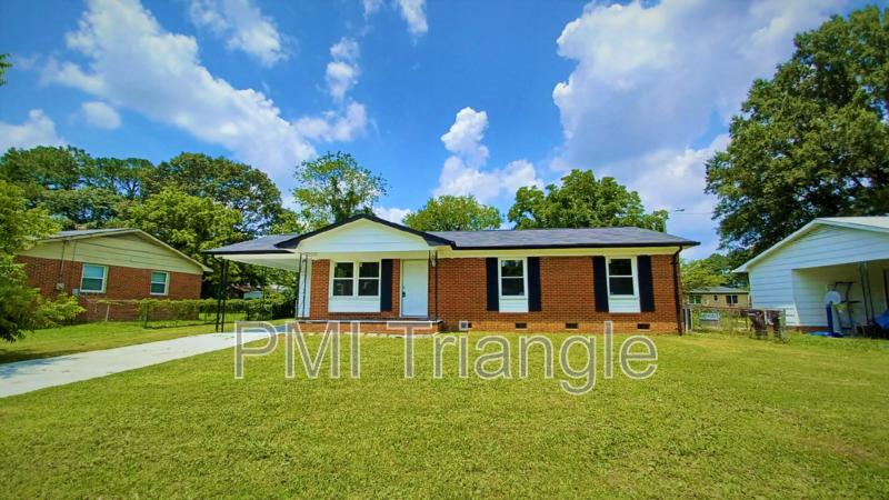 311 Cartwright Dr in Fayetteville, NC - Building Photo