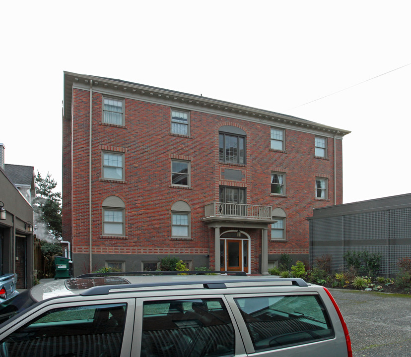 1906 Bigelow Ave N in Seattle, WA - Building Photo