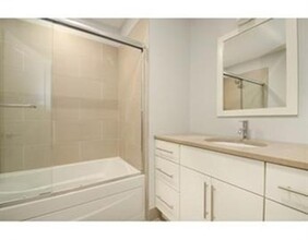 331 W Broadway in Boston, MA - Building Photo - Building Photo