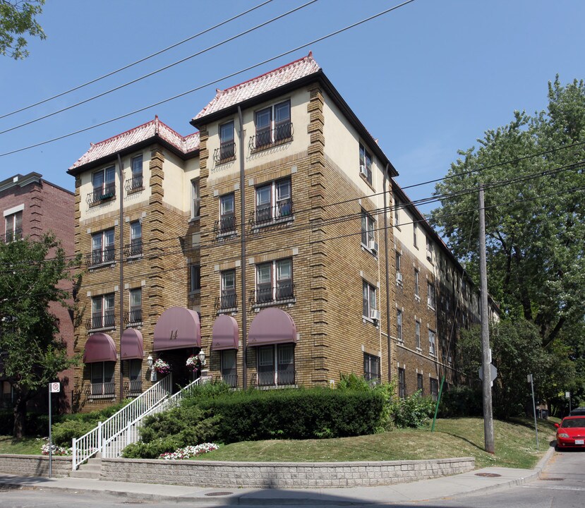 Heath Park in Toronto, ON - Building Photo