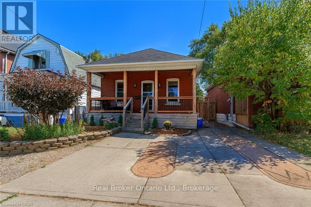 96 London St N in Hamilton, ON - Building Photo