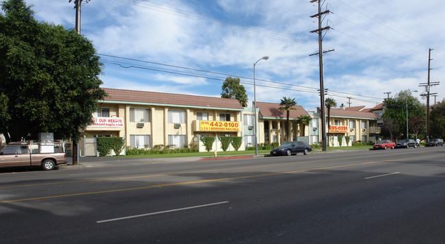 Casa Bonita Apartments in Van Nuys, CA - Building Photo - Building Photo