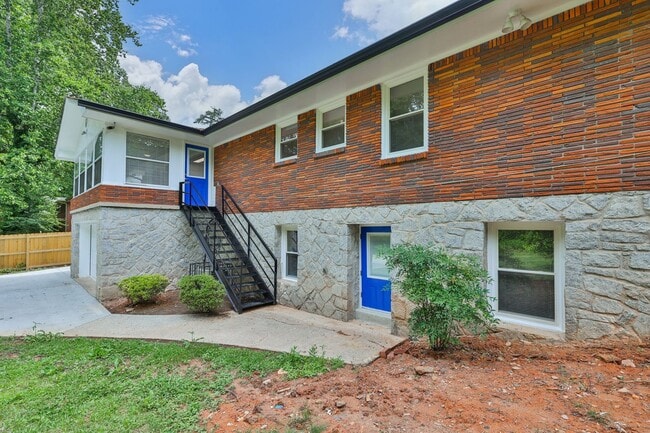 2239 Fairburn Rd SW in Atlanta, GA - Building Photo - Building Photo