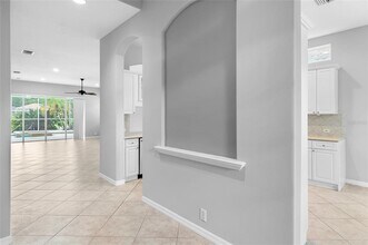9514 Greenpointe Dr in Tampa, FL - Building Photo - Building Photo