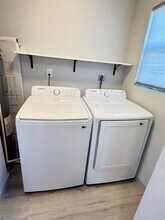 210 N Mattson St in West Columbia, TX - Building Photo - Building Photo