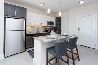 Bell Shrewsbury in Shrewsbury, MA - Building Photo - Interior Photo