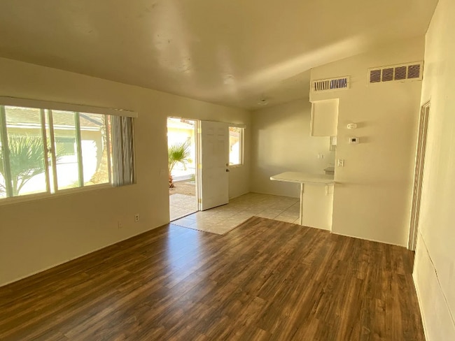 45500 Garden Square