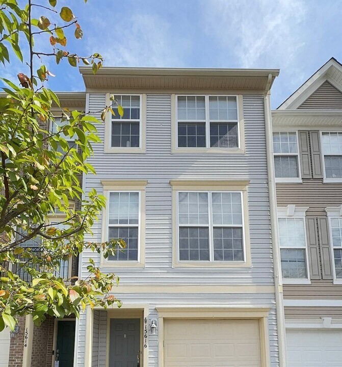 15616 John Diskin Cir in Woodbridge, VA - Building Photo