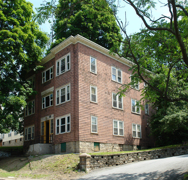 46 Oak Ave