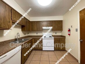 3229 Corona Dr NW in Albuquerque, NM - Foto de edificio - Building Photo