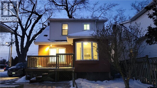 2296 New St in Burlington, ON - Building Photo - Building Photo