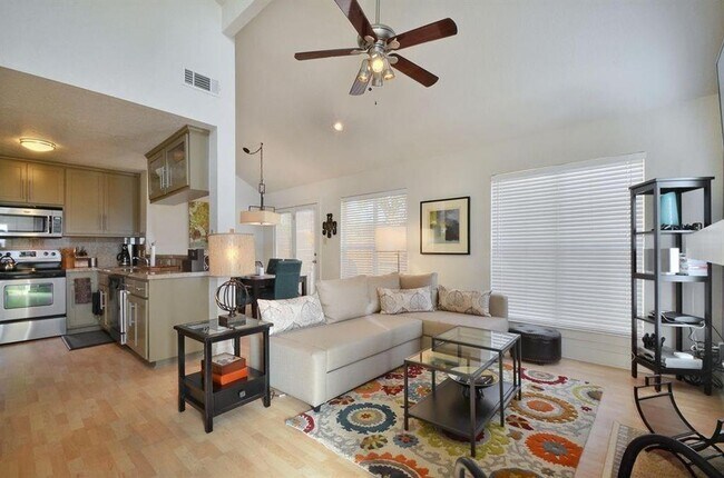 1302 Danbury Square in Austin, TX - Building Photo - Building Photo