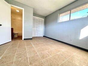 425 E Park Dr in Alvin, TX - Building Photo - Building Photo