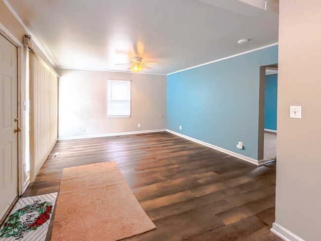 10111 Corning St in Oak Park, MI - Building Photo - Building Photo