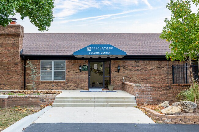Brickstone at Woodlawn LLC in Wichita, KS - Foto de edificio - Building Photo