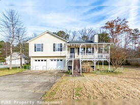 177 Majesty Dr in Rockmart, GA - Building Photo