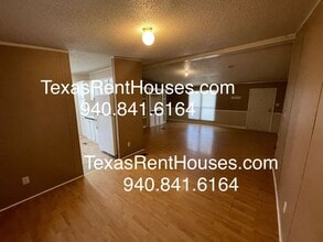 1024 Yucca St in Burkburnett, TX - Building Photo - Building Photo