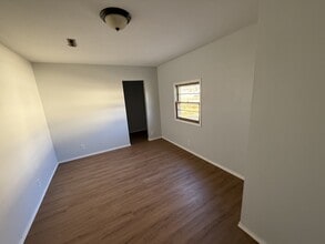 1036 College Ln in Hutchinson, KS - Building Photo - Building Photo