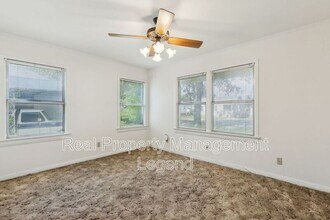 2006 Oakwood St in Fort Worth, TX - Building Photo - Building Photo