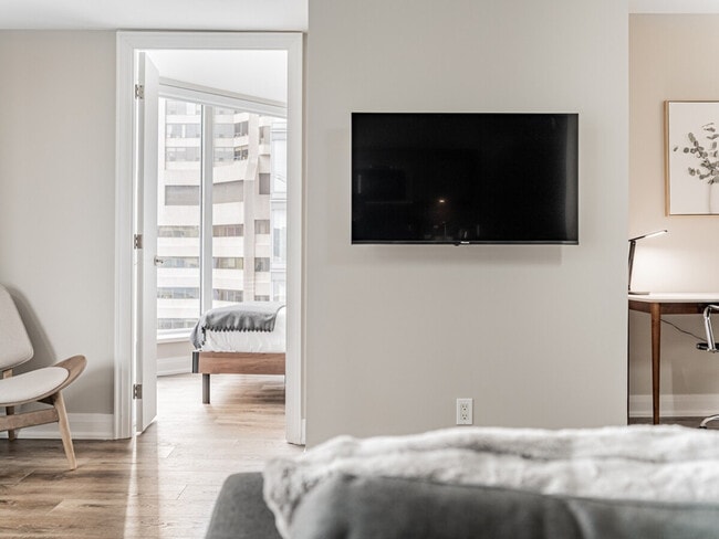 156 Cumberland St, Unit SI ID1495833P in Toronto, ON - Building Photo - Building Photo