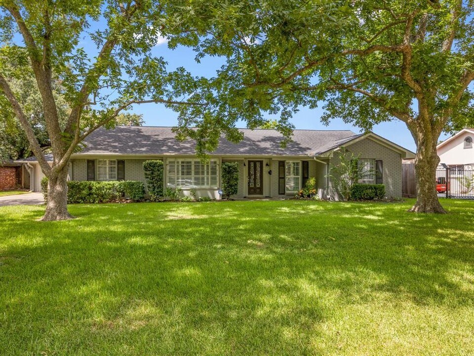 5618 Pine St in Houston, TX - Building Photo