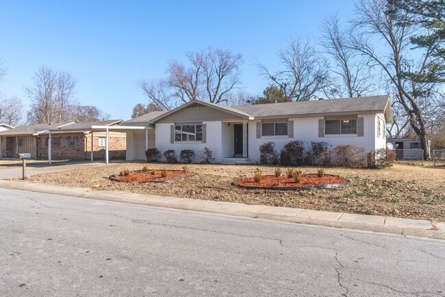 8205 Hermitage Dr in Fort Smith, AR - Building Photo - Building Photo