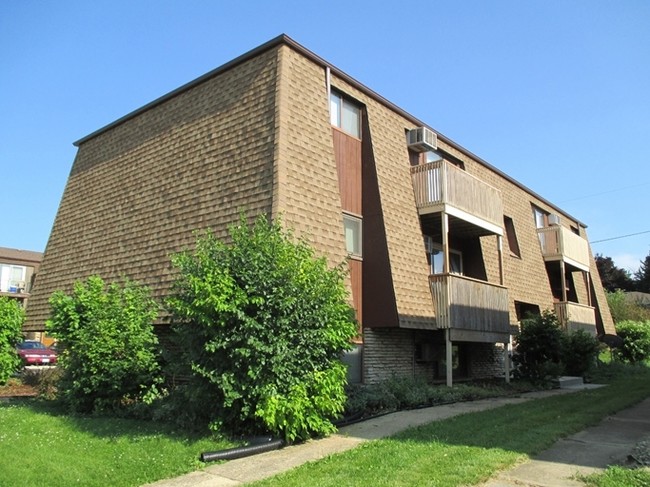 527 Pasadena Ave in Crest Hill, IL - Foto de edificio - Primary Photo