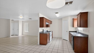 7395 W San Miguel Ave in Glendale, AZ - Building Photo - Building Photo