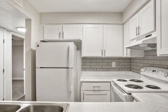 Horizon East Apartments in Aurora, CO - Foto de edificio - Building Photo